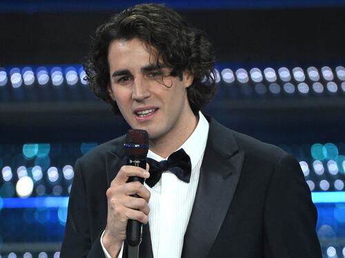“Ci vediamo a Los Angeles 2028”: l'annuncio di Gianmarco Tamberi sul palco dell'Ariston
