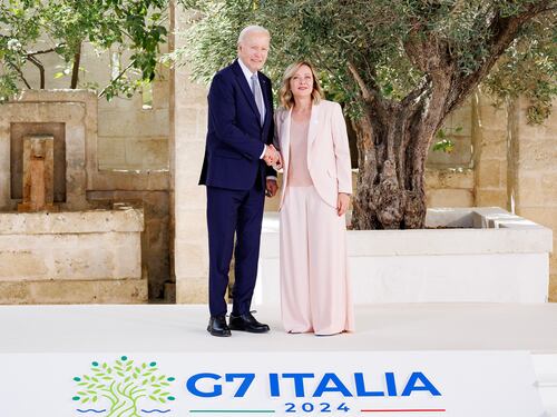 Giorgia Meloni accoglie i leader del G7