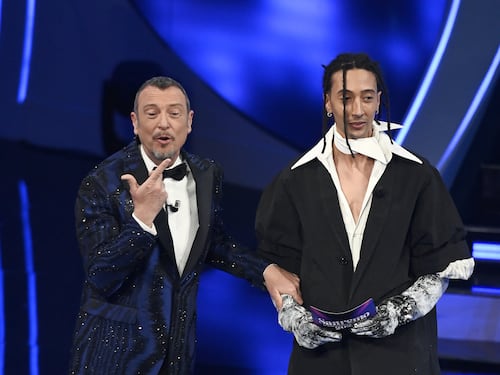 Sanremo 2024: ecco il look della seconda serata del Festival di Ghali