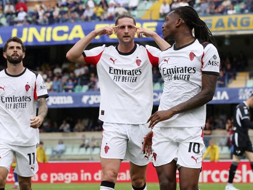 Il Milan soffre ma passa di misura a Verona: i rossoneri raggiungono il Napoli al secondo posto