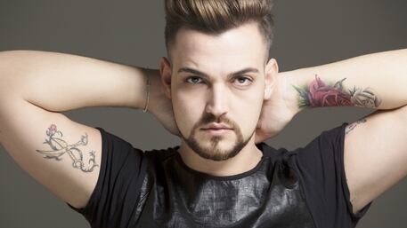 "Vuoi sposarmi?". Così Valerio Scanu fa coming out