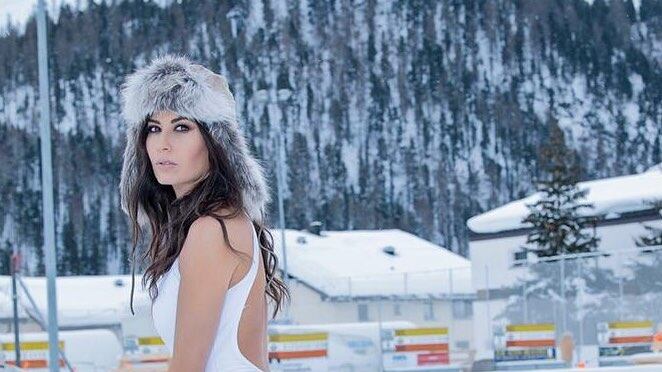 Elisabetta Gregoraci e lo scatto bollente sulla neve