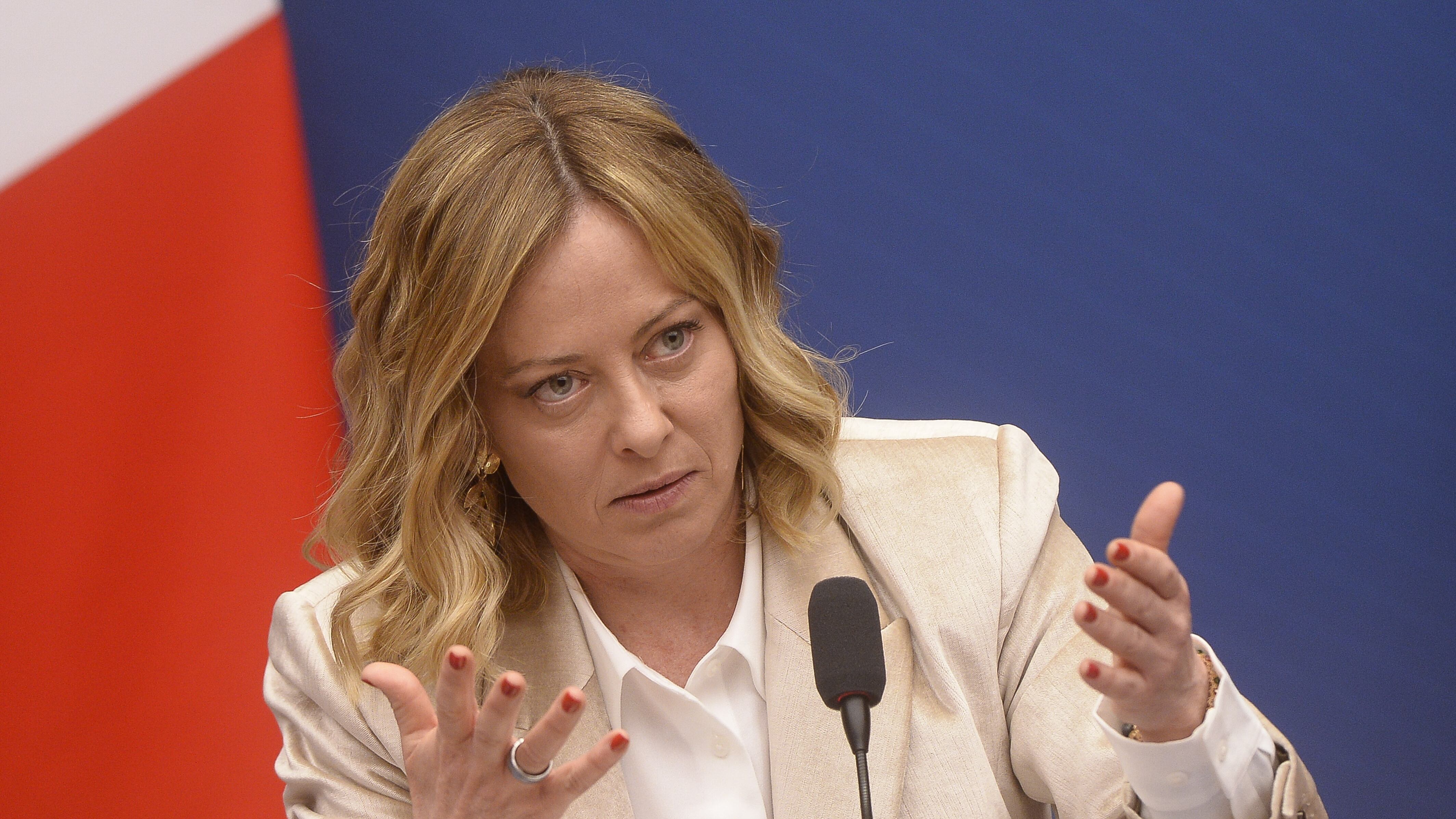 "Vado avanti per la mia strada": così Meloni ha dato la notizia dell'inchiesta