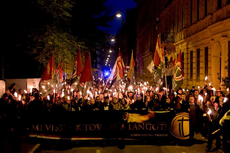 Jobbik, la destra ungherese che sfida Orban 4