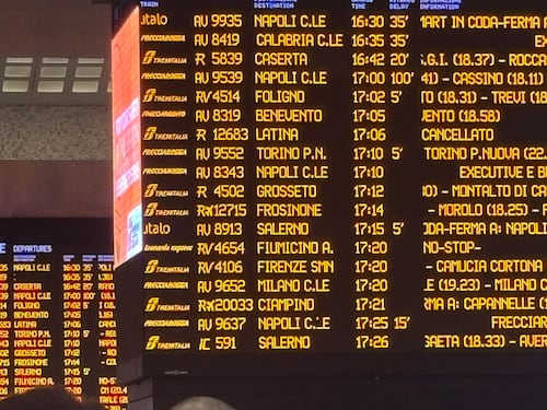 Guasto sull'alta velocità Roma-Napoli. Caos a Termini, treni con 100 minuti di ritardo