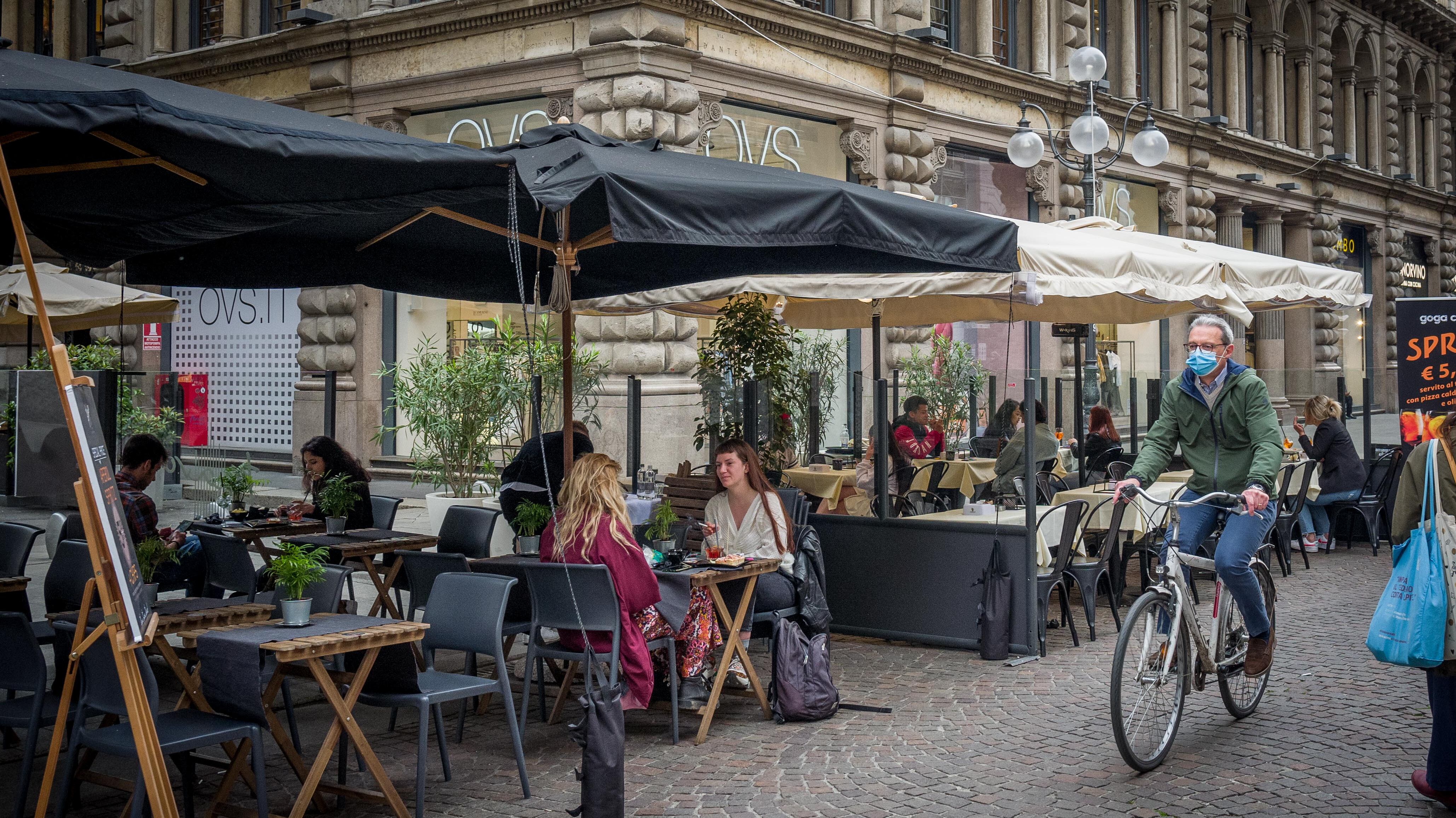 Il ritorno dell'Italia in giallo: caffè al tavolo e a cena fuori. Promossi i mezzi pubblici