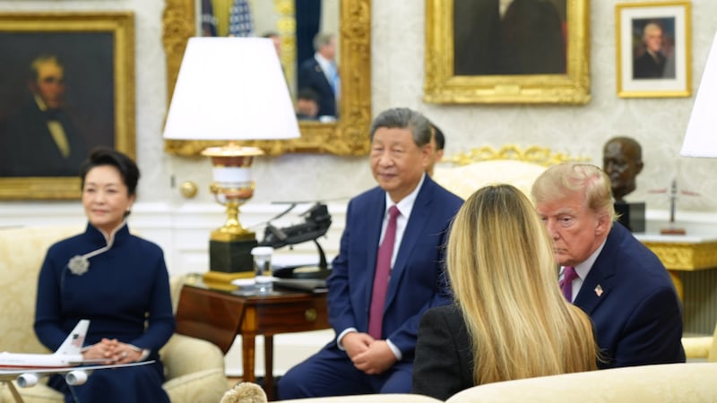 Xi arriva alla Casa Bianca: in corso il bilaterale. Trump: “Concentriamoci su interessi comuni, pace e prosperità”. Il presidente cinese: “Collaborare con sincerità”