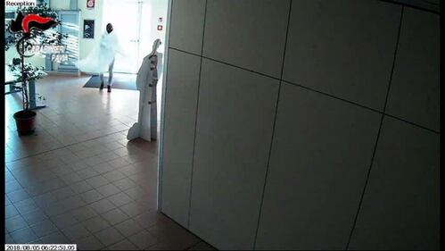 Il ladro "fantasma" 8
