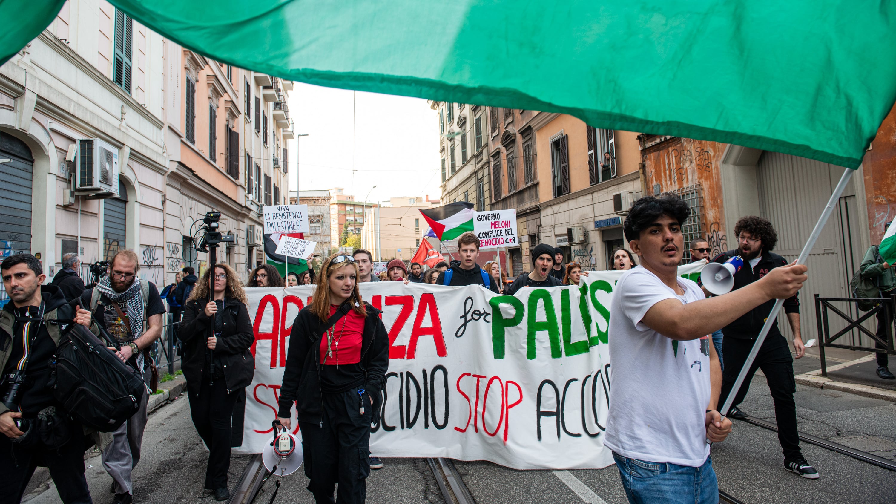 "Oscena la sinistra che insegue i tagliagole"