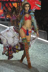 Gigi e Bella Hadid: la coppia è da urlo 15
