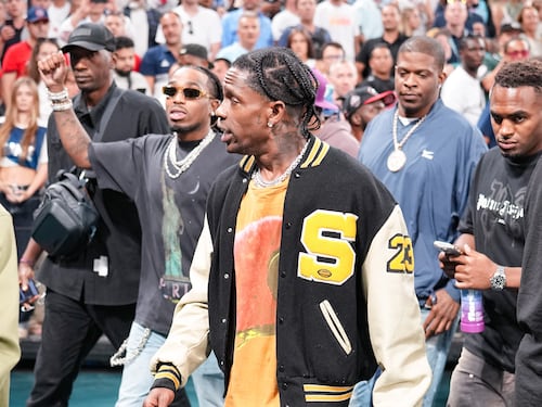 Travis Scott arrestato a Parigi dopo la semifinale maschile di basket