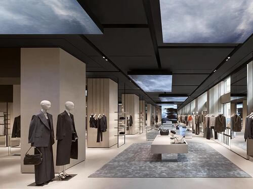 Dalle collezioni al make-up: Armani riapre il suo Emporio-salotto