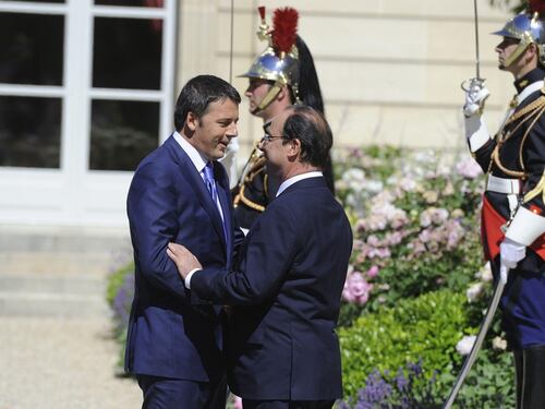 Renzi vola a Parigi da Hollande: patto su crescita e investimenti: "Dobbiamo semplificare l'Europa"