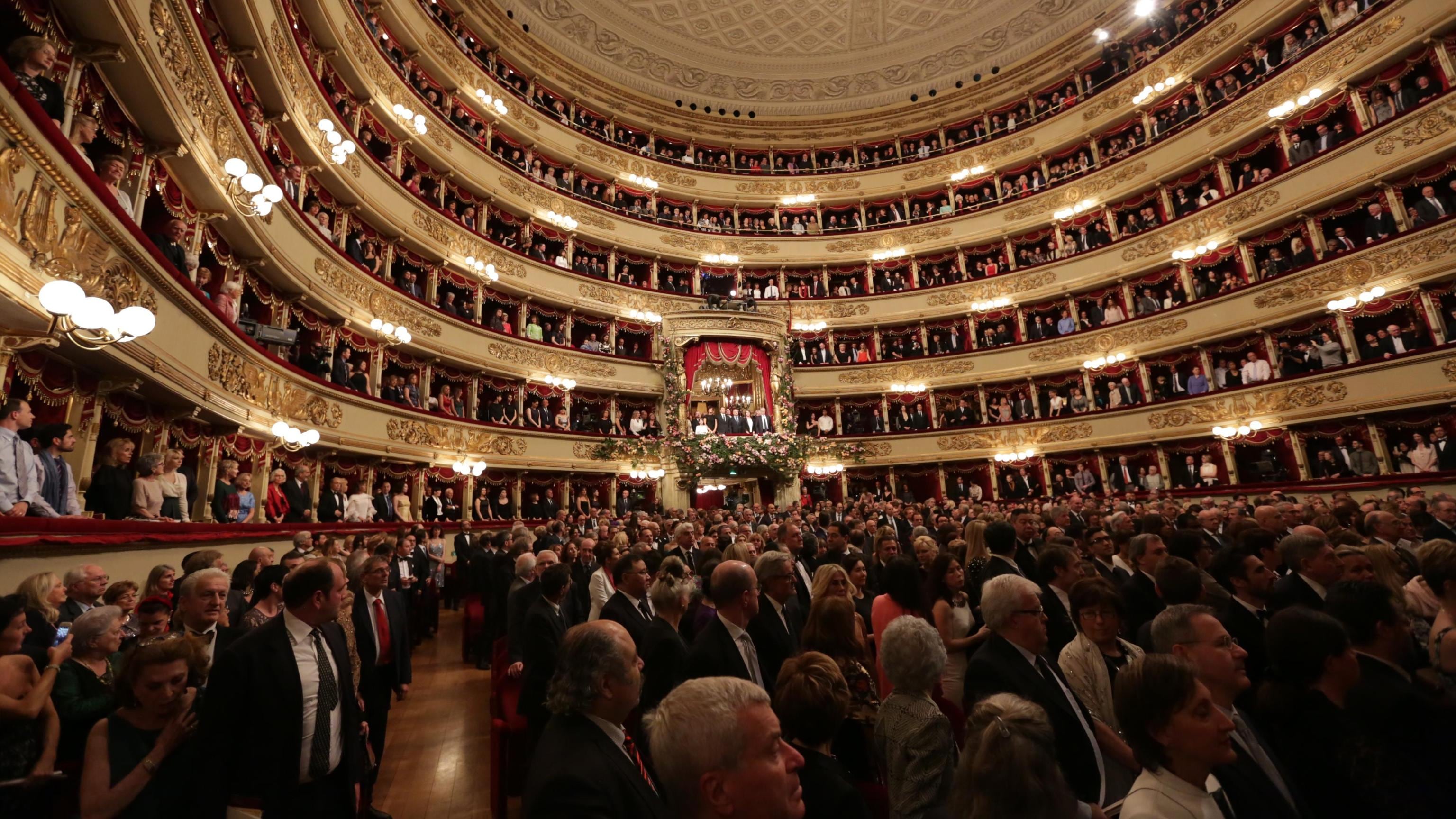 Fuori incubo black bloc, alla Scala la Turandot: ovazione per l'Agresta
