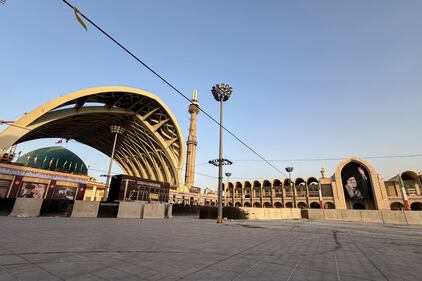 Iniziati i funerali di Khamenei: le immagini da Teheran 18