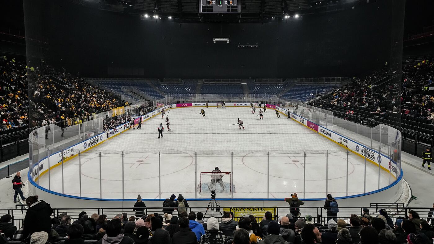 Quel buco con il ghiaccio intorno: a Santa Giulia l'hockey non è di casa