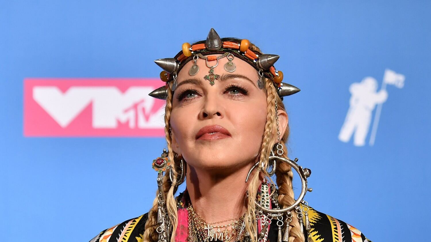 Madonna difende le immagini del massacro in "God Control"