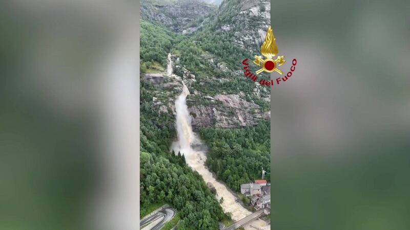 Maltempo in Piemonte, vigili del fuoco al lavoro per evacuare turisti e residenti 4
