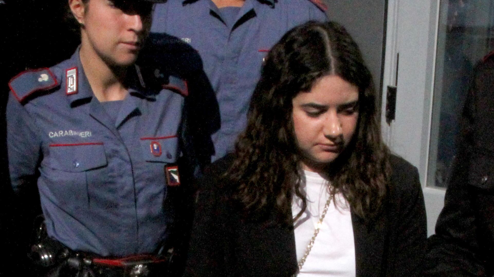 Dall'indifferenza al pianto. La ragazza imperscrutabile che aveva ingannato tutti