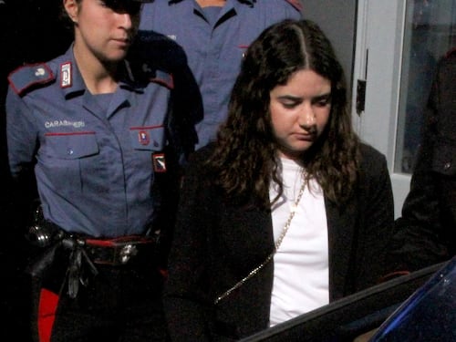 Chiara Petrolini piange in aula: “Non sono un’assassina”. La Procura chiede 26 anni