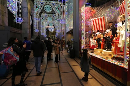 Natale alla Rinascente con le vetrine di Dolce & Gabbana 3