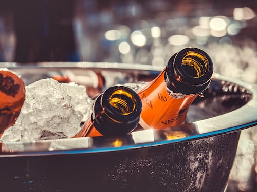"Alcol e tumori sono collegati". Le etichette dividono la Ue