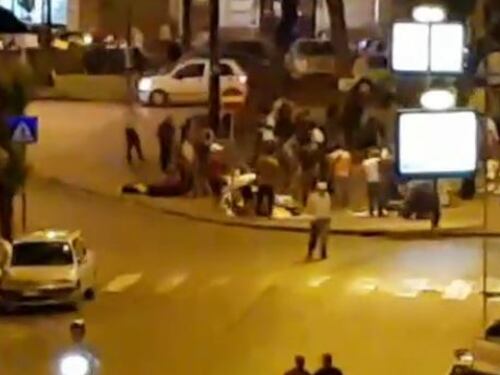 Napoli, ambulante tenta di accoltellare vigili urbani: arrestato