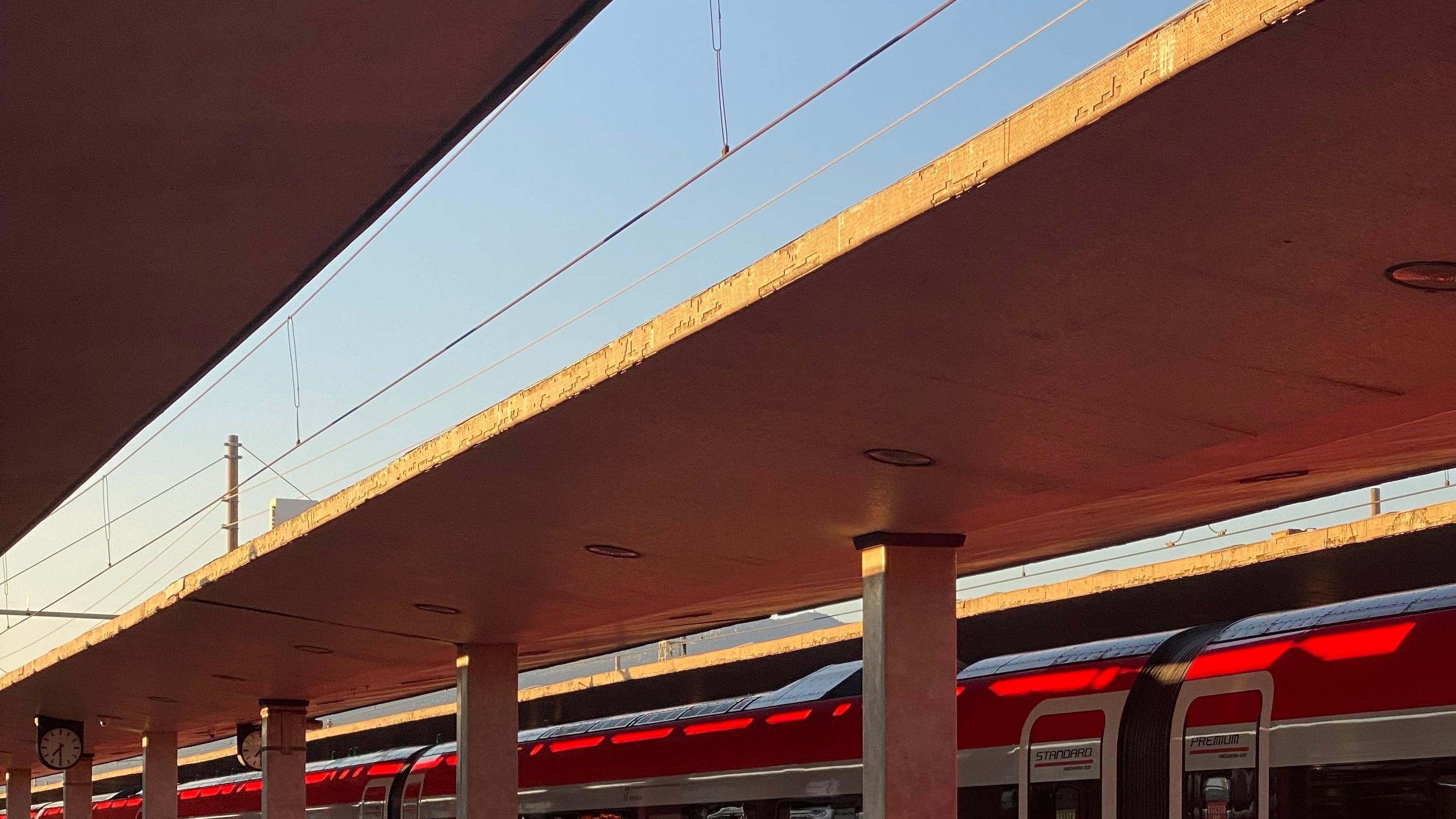 Trasporti, settimana di scioperi: oggi stop negli aeroporti, poi treni, navi e bus