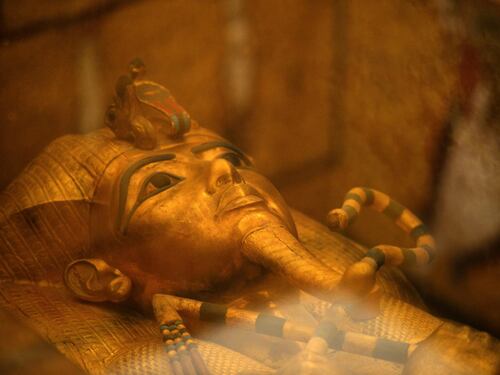 Via al restauro del sarcofago di Tutankhamon