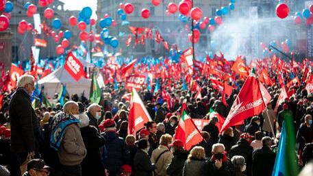 I sindacati per scioperare se le inventano tutte: "Cessate in fuoco in Ucraina"
