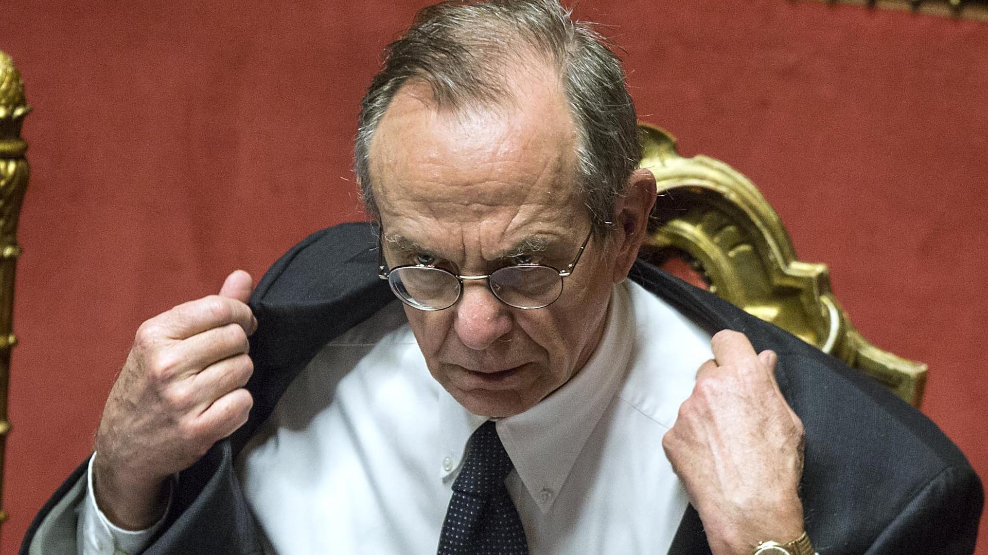 Il governo: "Sforiamo il bilancio". E l'Europa lo gela: "Valuteremo"
