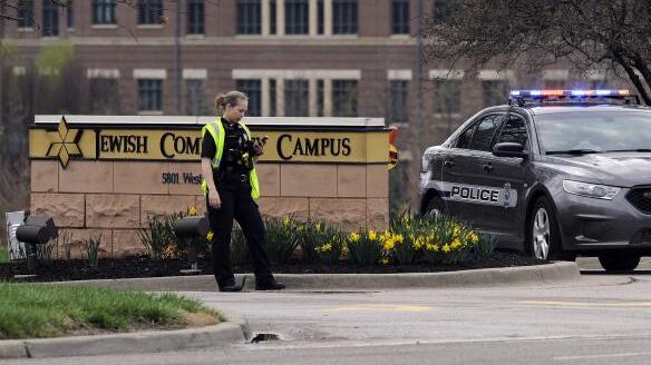 Kansas, settantenne uccide tre ebrei al grido di "Heil Hitler"