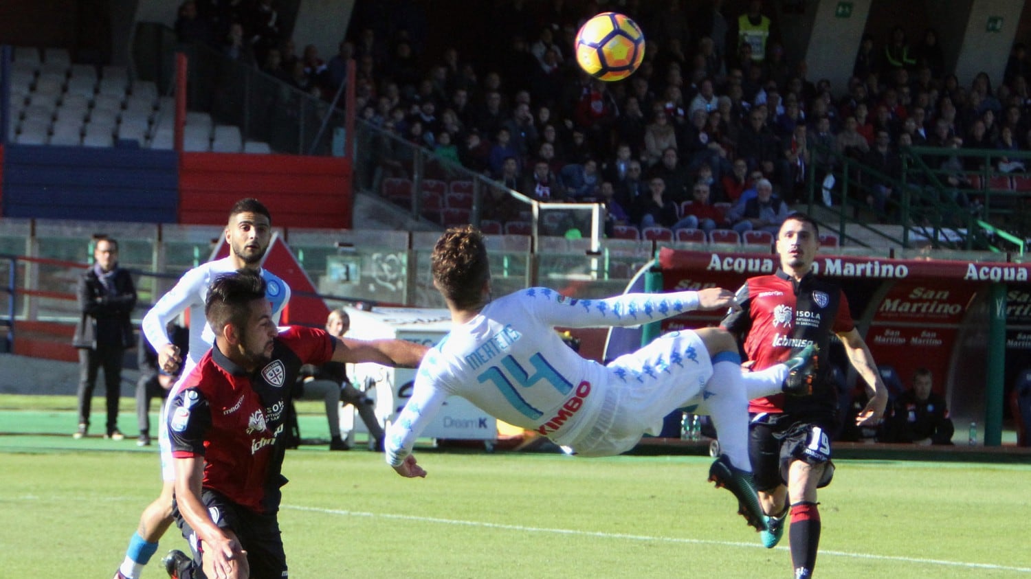 Mertens da favola, il Napoli vola