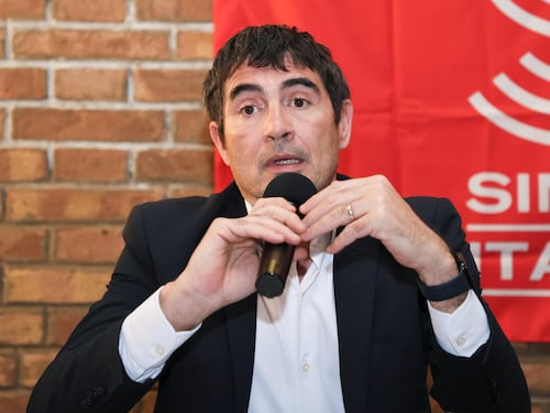 Fratoianni batte il chiodo fisso della sinistra: "Mandiamo a casa Meloni per la dignità dell'Italia"
