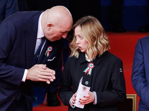 Meloni avvertita nel pieno della notte. I contatti con gli Usa per spiegare la scelta