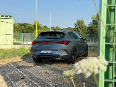Cupra Leon Hybrid: guarda la gallery della sportiva elettrificata da 272 CV 17