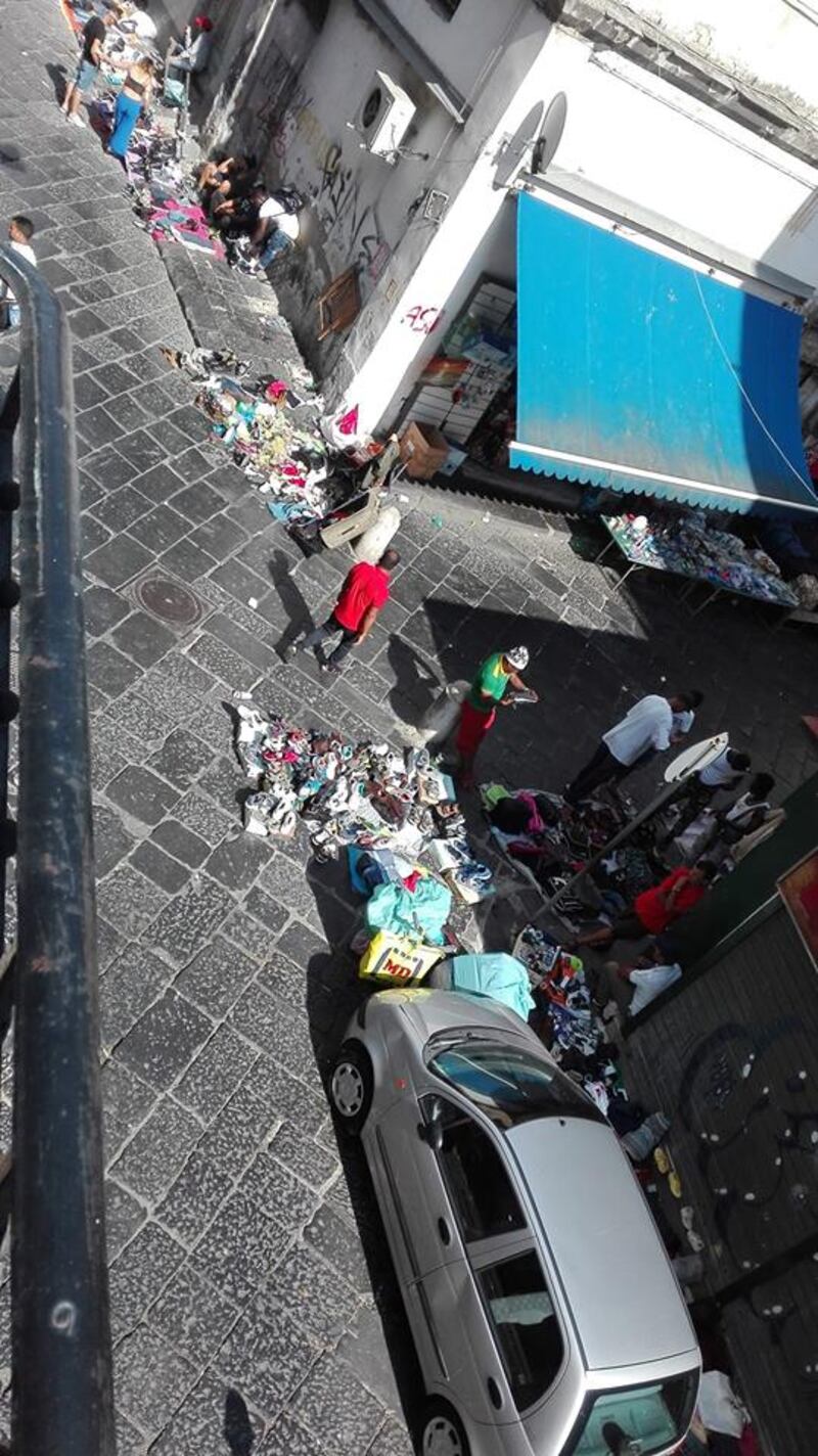 Napoli, Tornano i mercatini della "monnezza" dopo l'aggressione al farmacista 5
