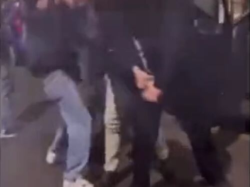 "Ecco perché ho sparato". Il vigile aggredito dalla banda di skaters