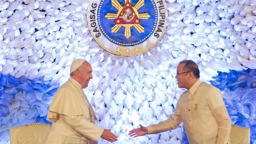 La messa "bagnata" del Papa a Tacloban 6