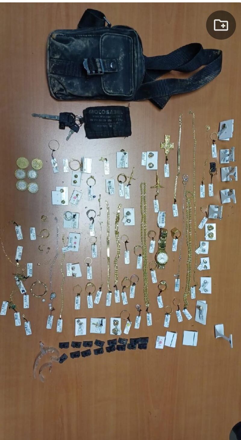 Vetrine spaccate, bottino da oltre 30mila euro: fermata la banda degli sciacalli a Valencia 2