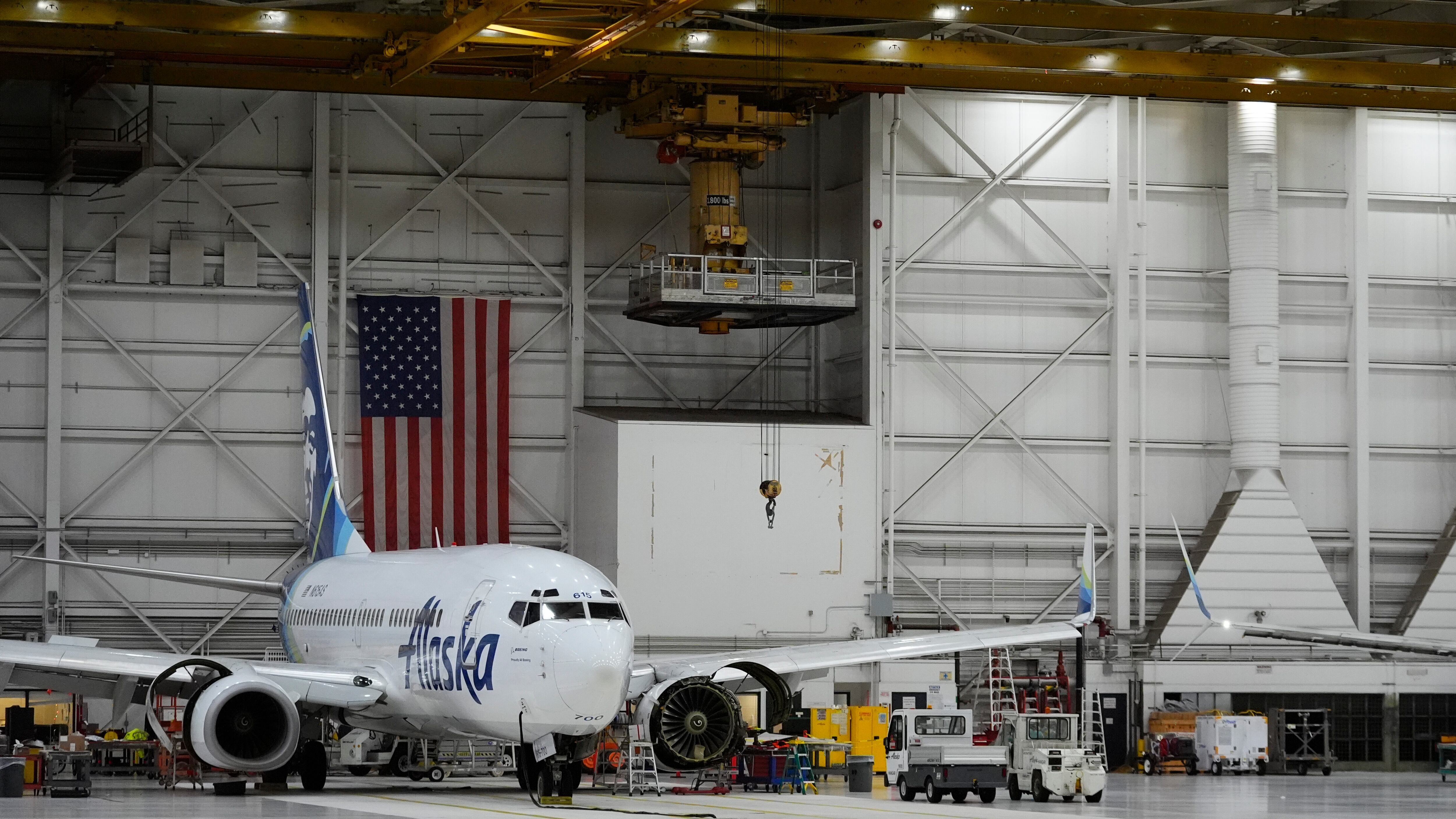 La decisione: "Boeing 737 Max 9 a terra". Ecco perché: tutti i rischi