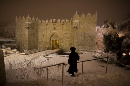 Una coltre di neve ricopre Gerusalemme 17