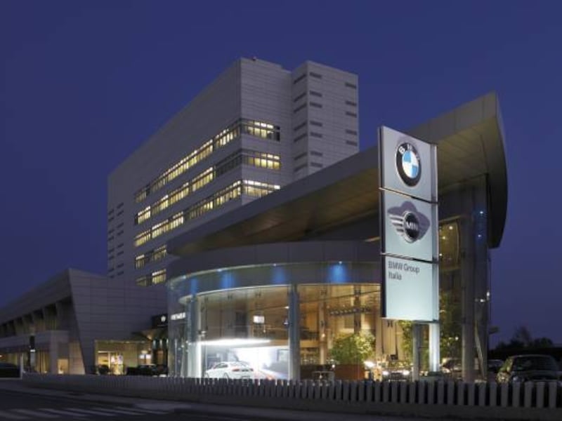 BMW accelera sull’elettrico in Italia: le vendite a batteria crescono del 42%. Il Gruppo supera quota 68 mila auto