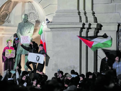 La piazza senza volto diventa imprevedibile