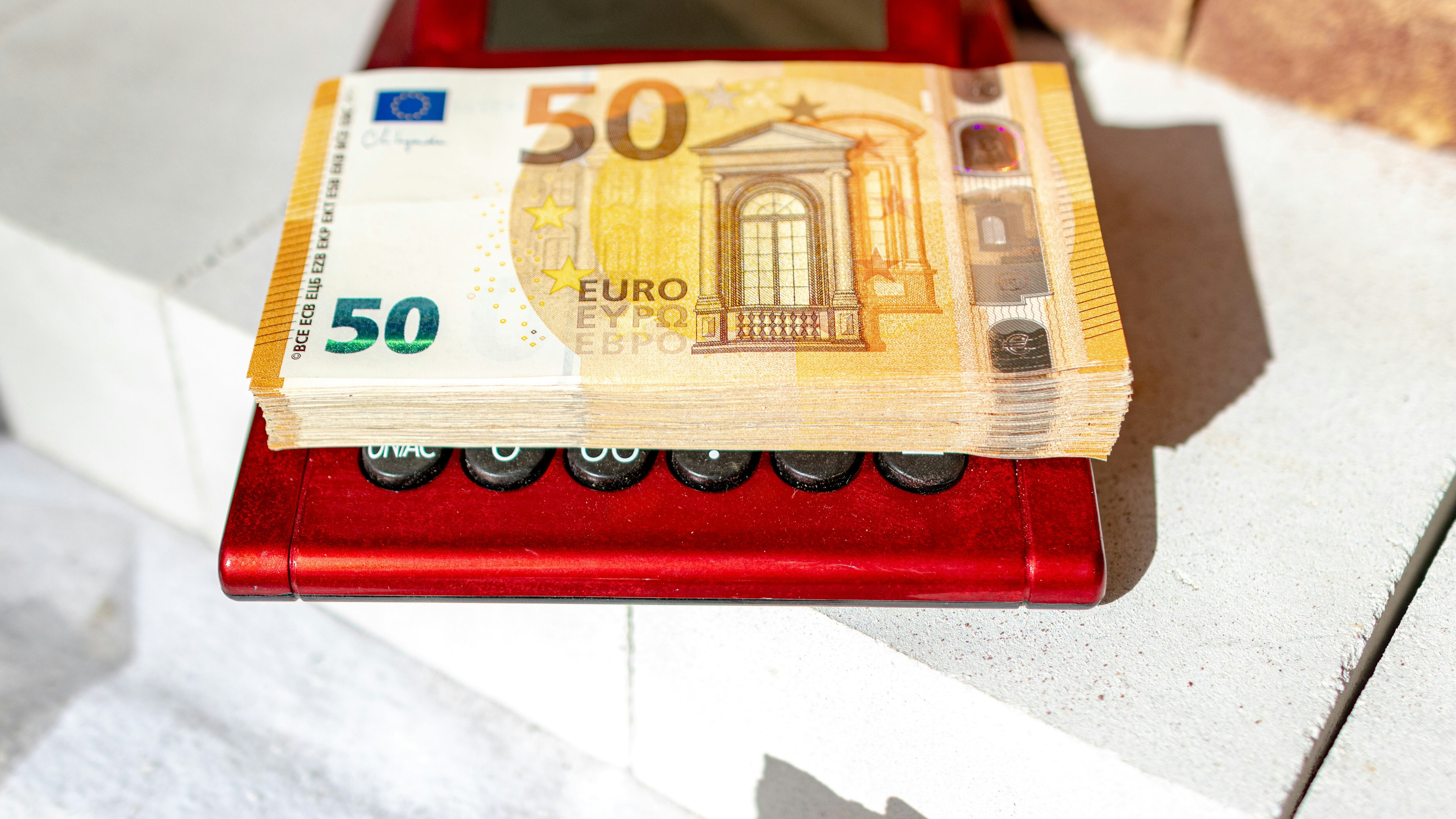 In Italia un patto sociale per tutelare tutti i salari