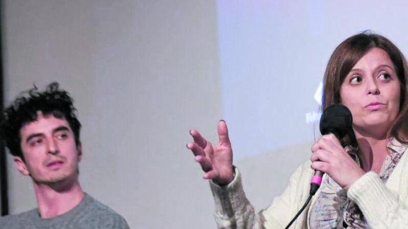 Salis, scusa assurda sul portaborse: "In camera con me per difendermi"