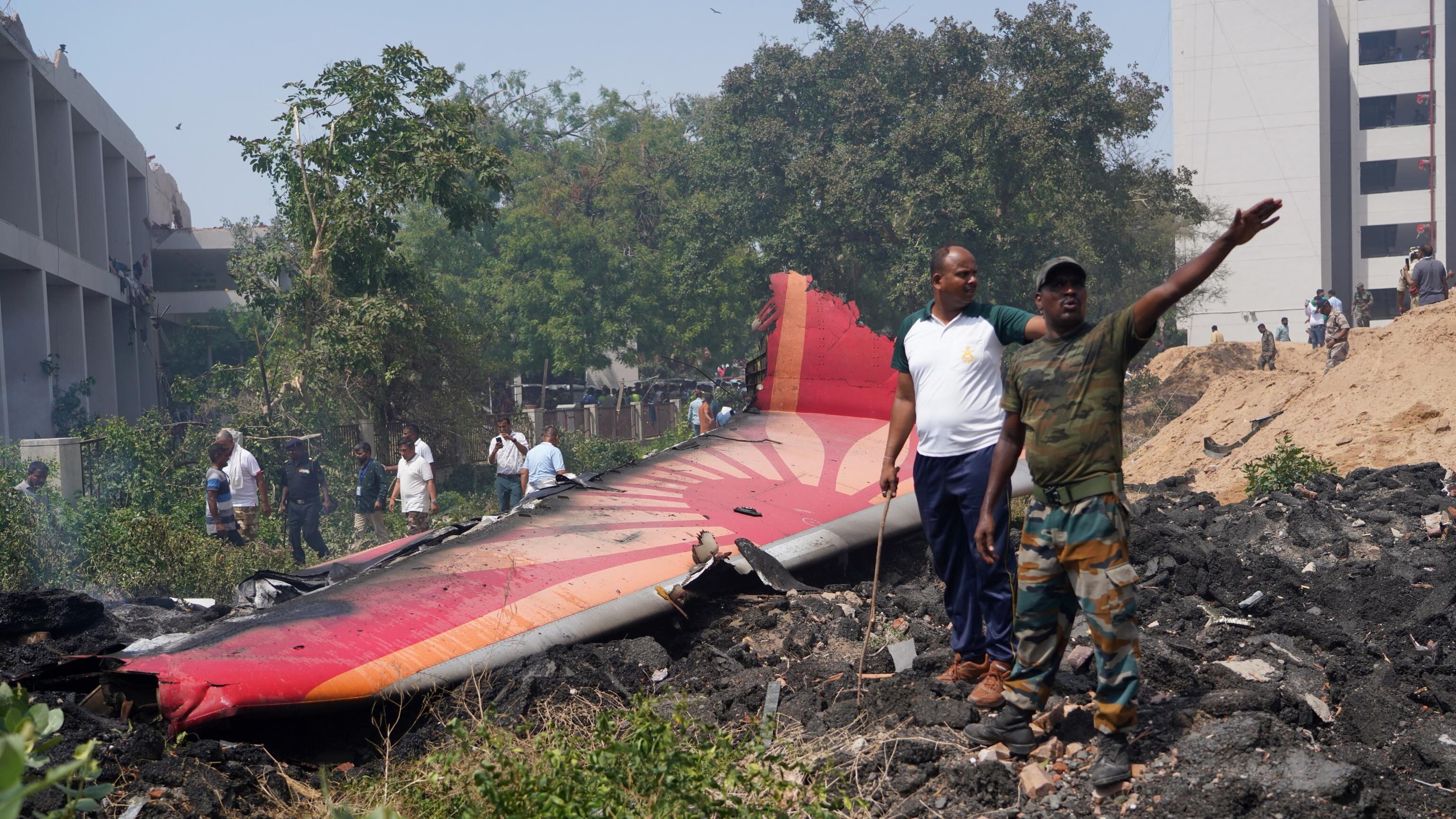 Air India, la "guerra" sulle responsabilità: quali sono le versioni sulle cause dell’incidente