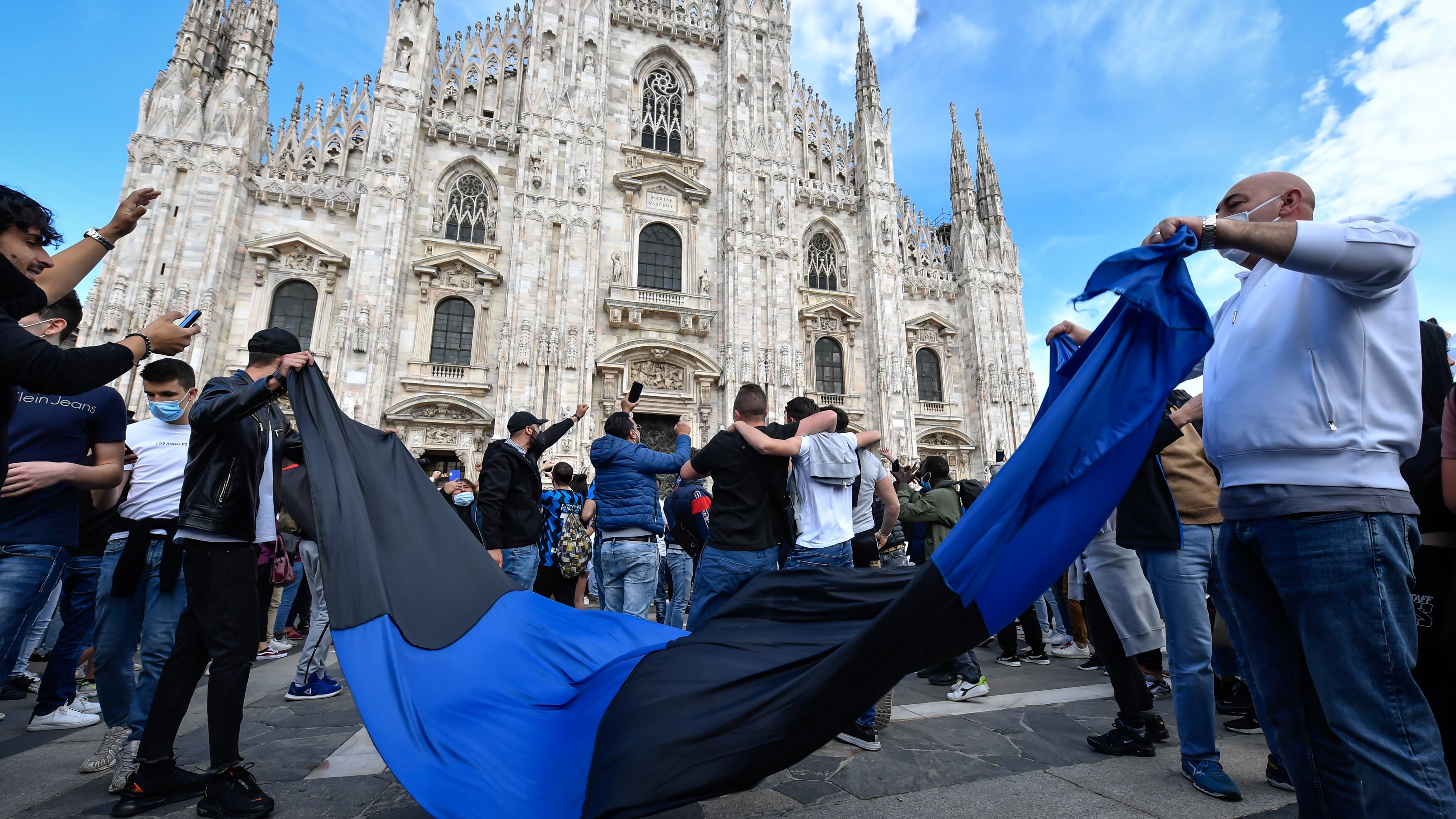 Trasporti, aperture e ritrovi abusivi: "Tra dieci giorni l'effetto liberi tutti"