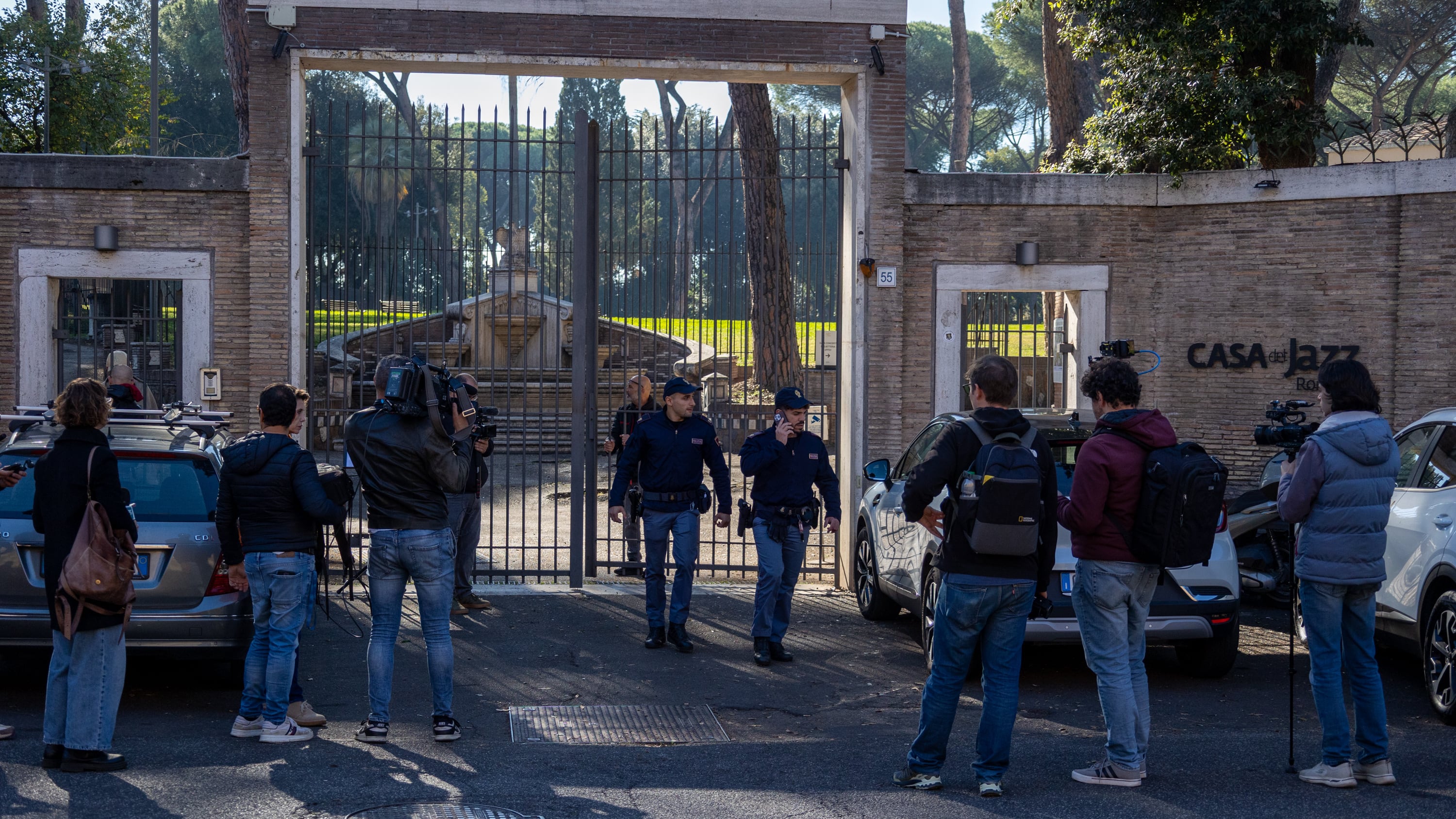Le ruspe scavano sotto la Casa del Jazz. "Può esserci il corpo del giudice Adinolfi"