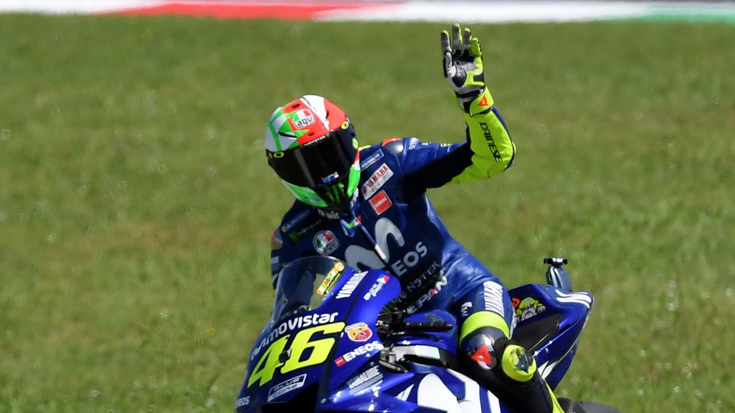 Vale, pole da quarantenne "È il regalo al mio popolo"
